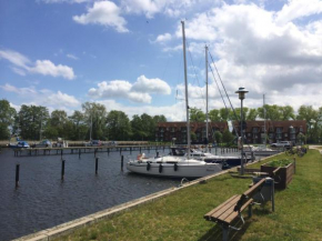 Blick auf Yachthafen an der Ostsee